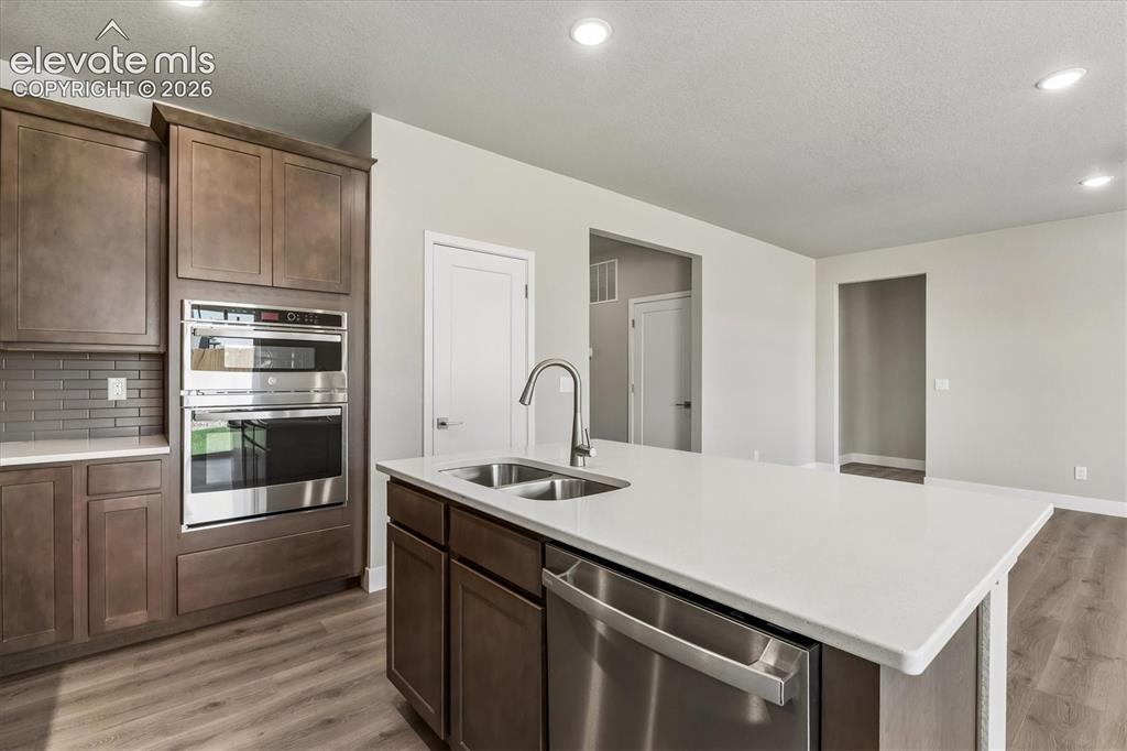 Image 10 of 26: Kitchen