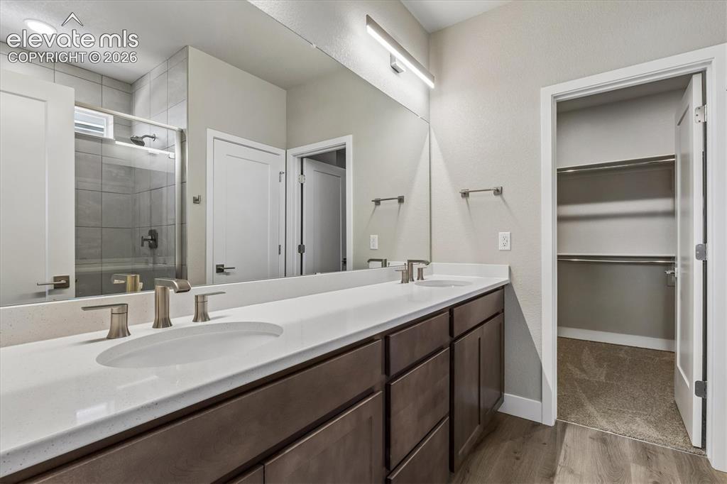 Image 14 of 26: Bathroom