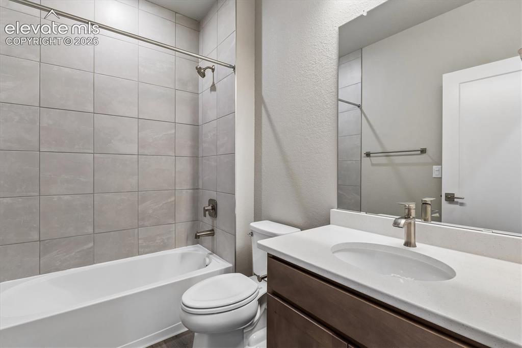 Image 18 of 26: Bathroom