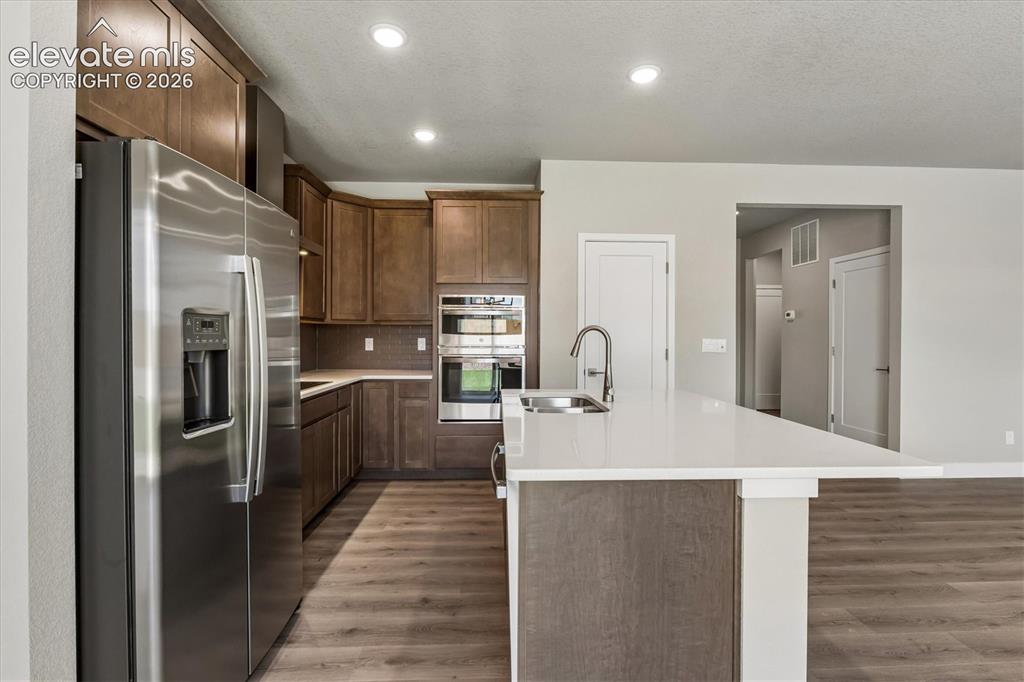 Image 9 of 26: Kitchen