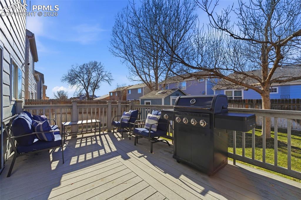 Image 26 of 42: Deck