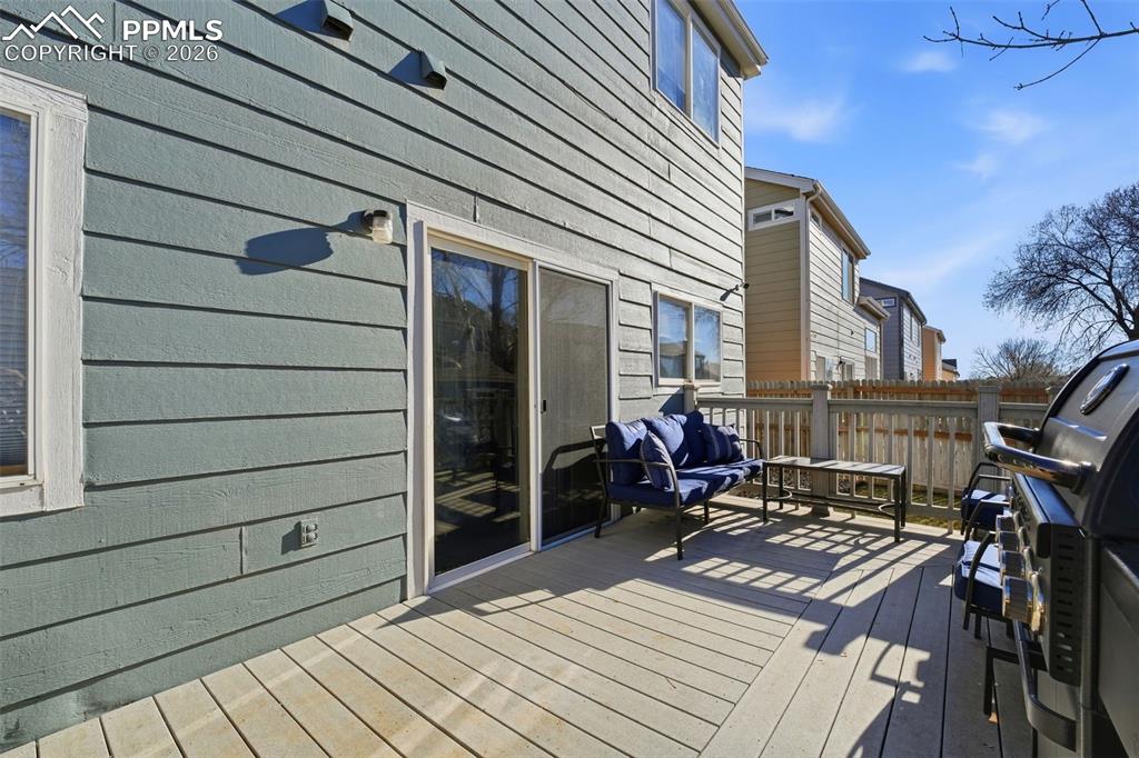 Image 27 of 42: Deck