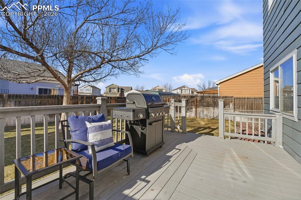 Image 29 of 42: Deck