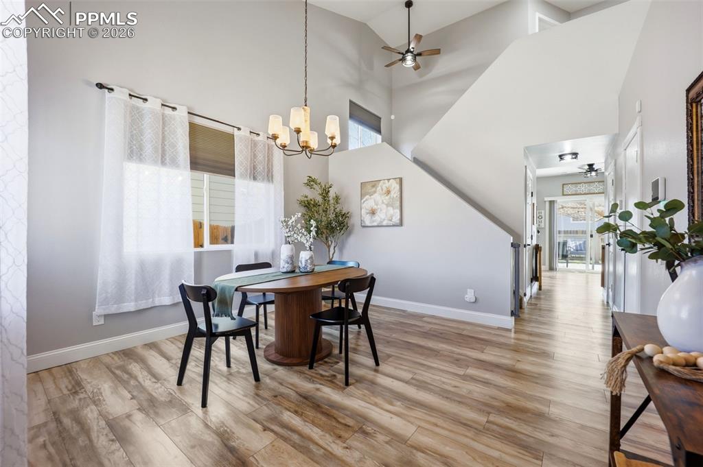 Image 5 of 42: Dining Area