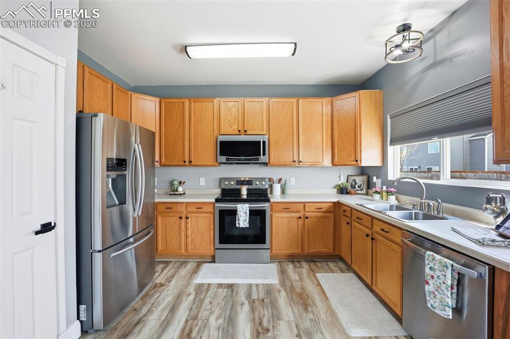 Image 7 of 42: Kitchen