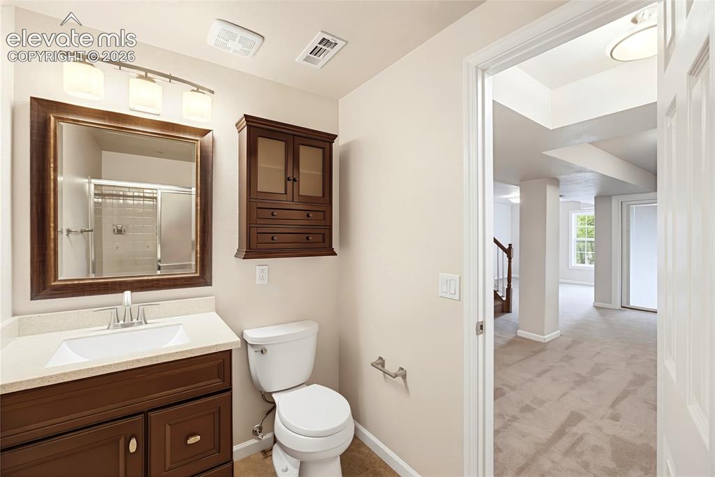 Image 34 of 44: Bathroom