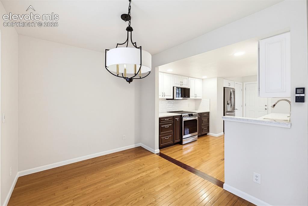 Image 8 of 44: Dining Area