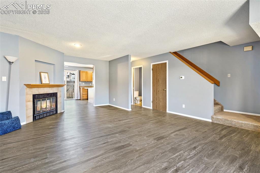 Image 10 of 27: Living Room