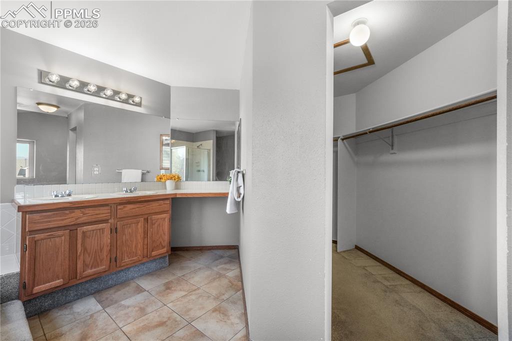 Image 31 of 50: Upstairs primary ensuite 5 piece bath and large walk in closet