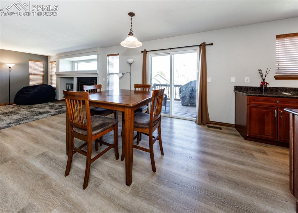 Image 16 of 50: Dining Area