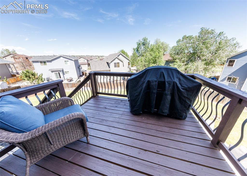 Image 17 of 50: Deck