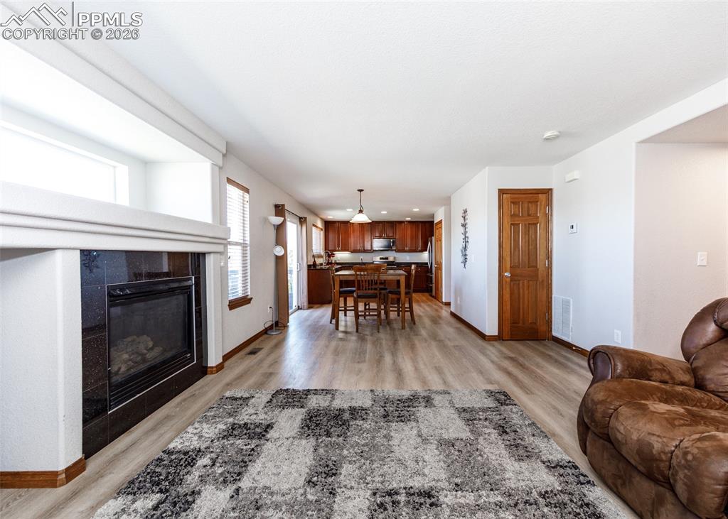 Image 20 of 50: Living Room