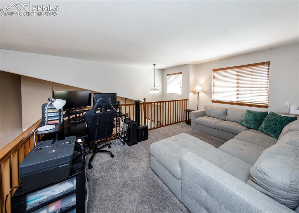 Image 23 of 50: Office