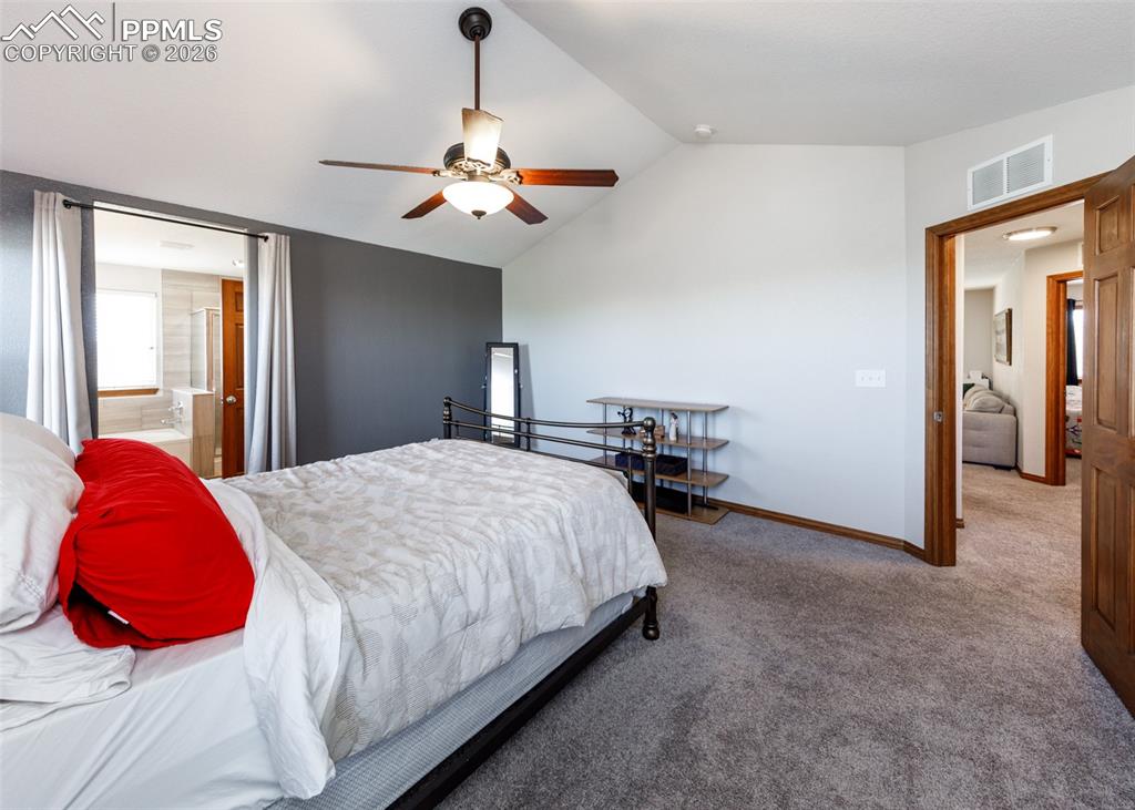 Image 25 of 50: Bedroom