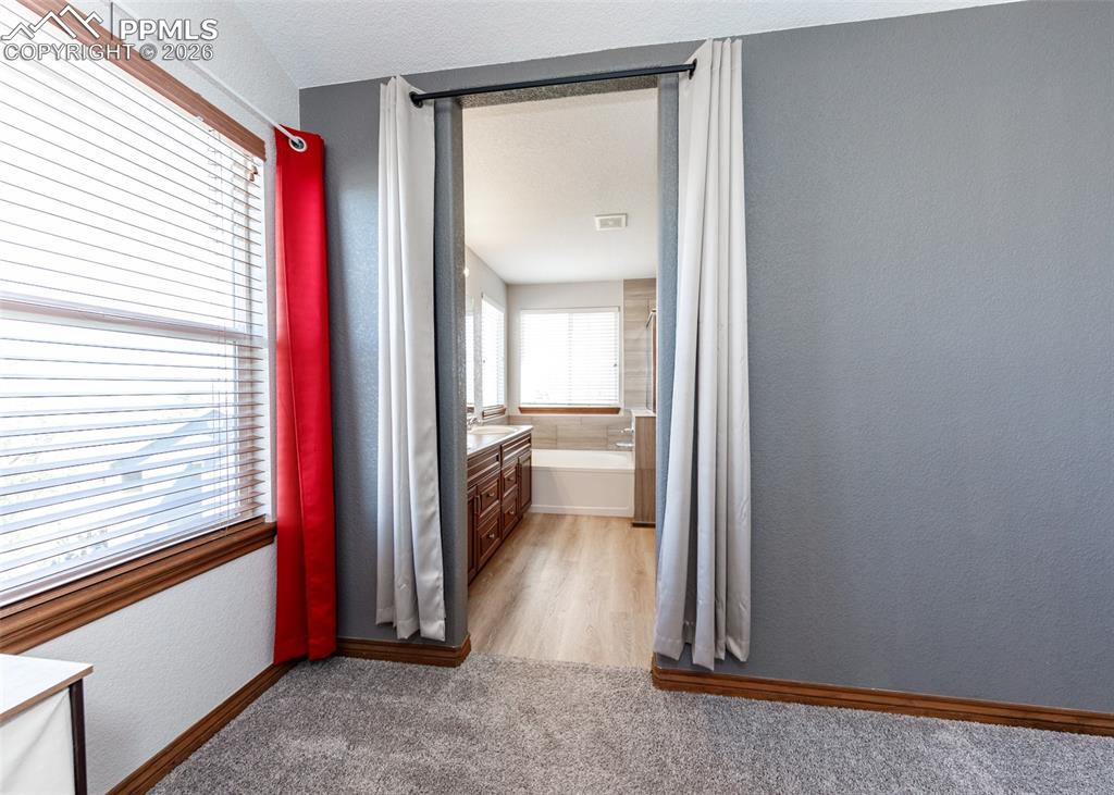 Image 26 of 50: Bathroom