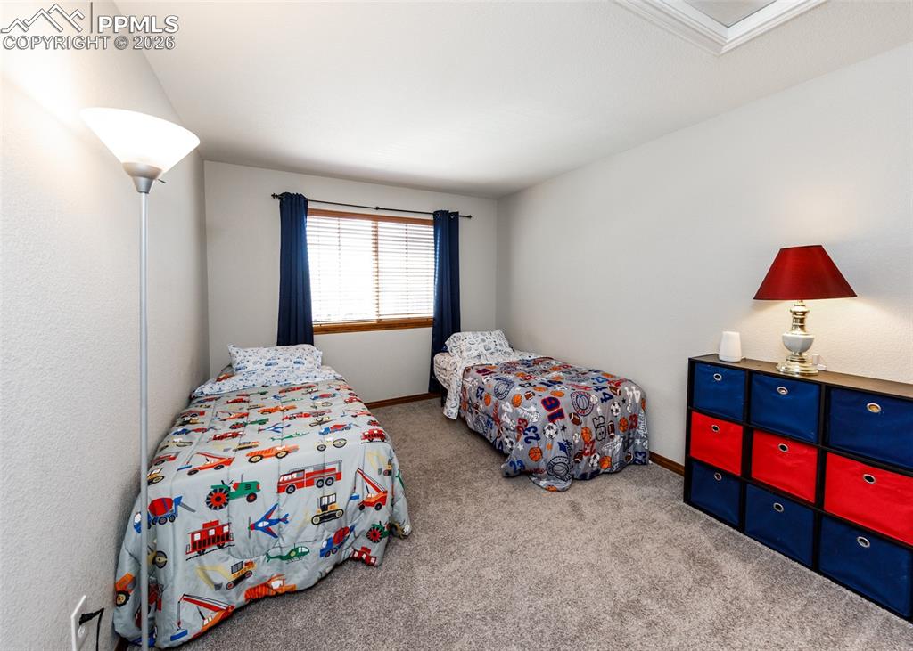 Image 31 of 50: Bedroom