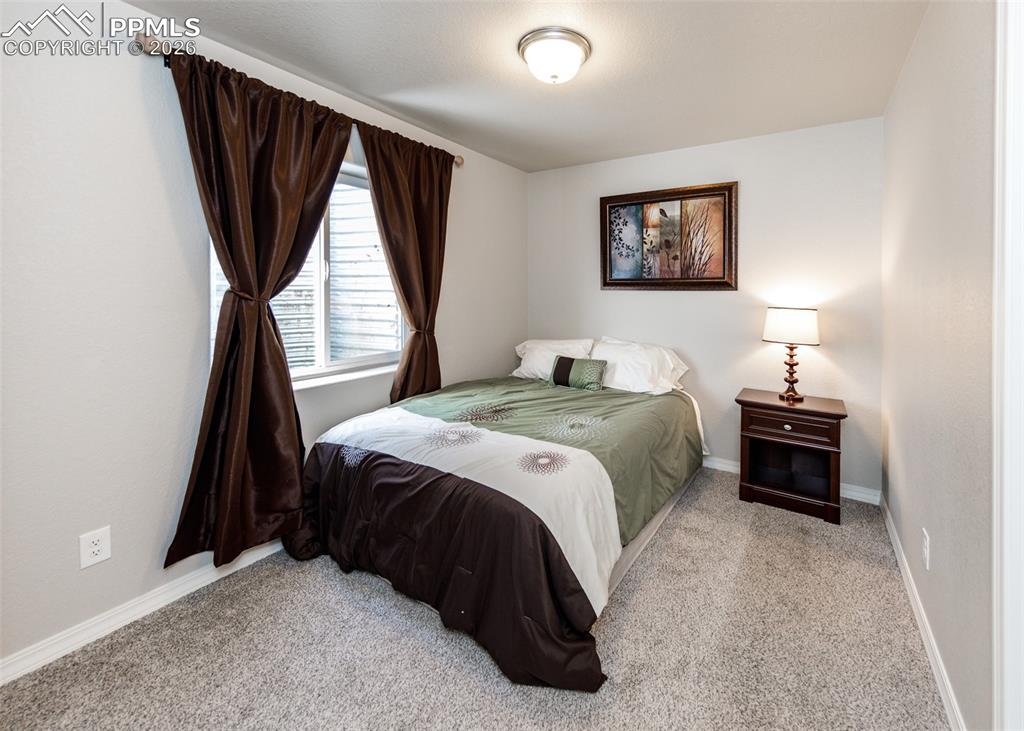 Image 34 of 50: Bedroom