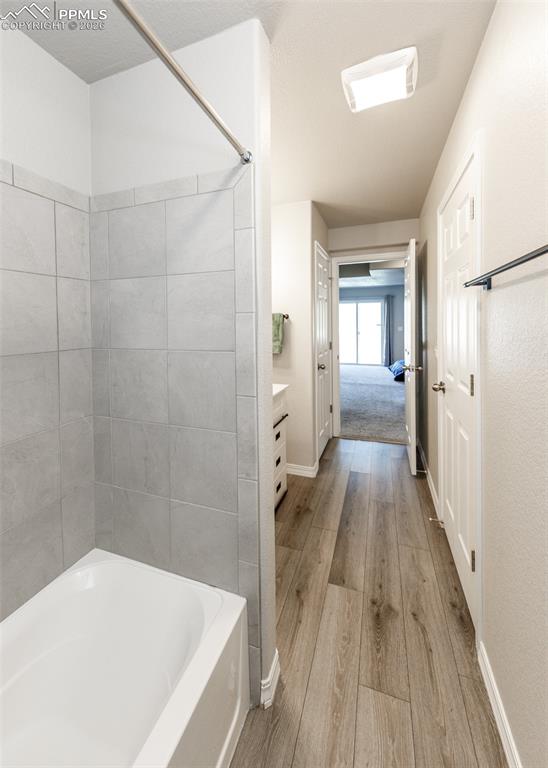 Image 37 of 50: Bathroom