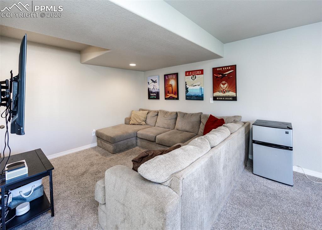 Image 42 of 50: Living Room