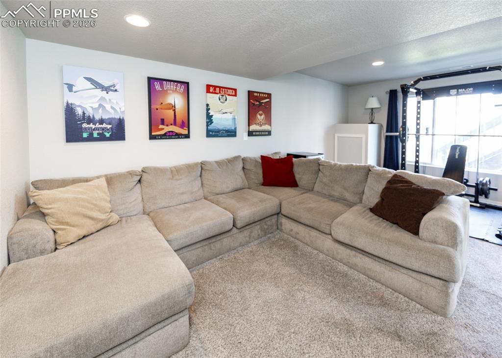 Image 43 of 50: Living Room