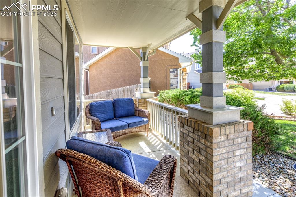 Image 5 of 50: Patio