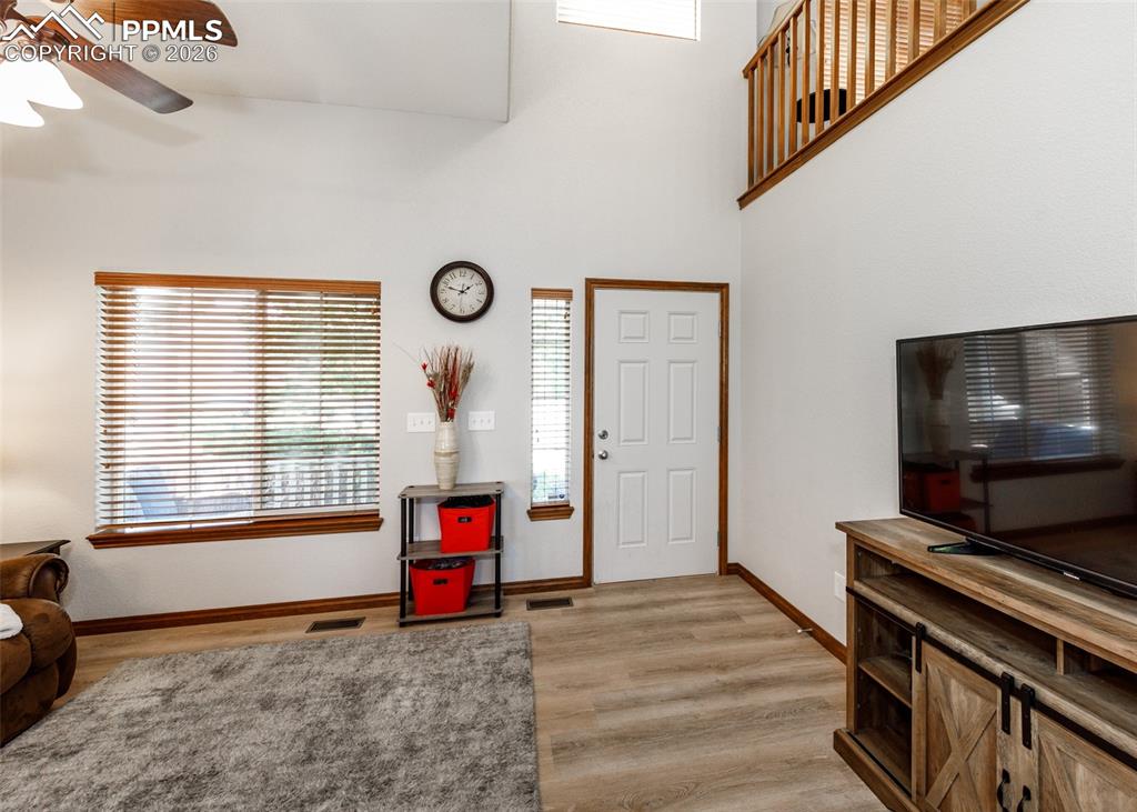 Image 6 of 50: Entry