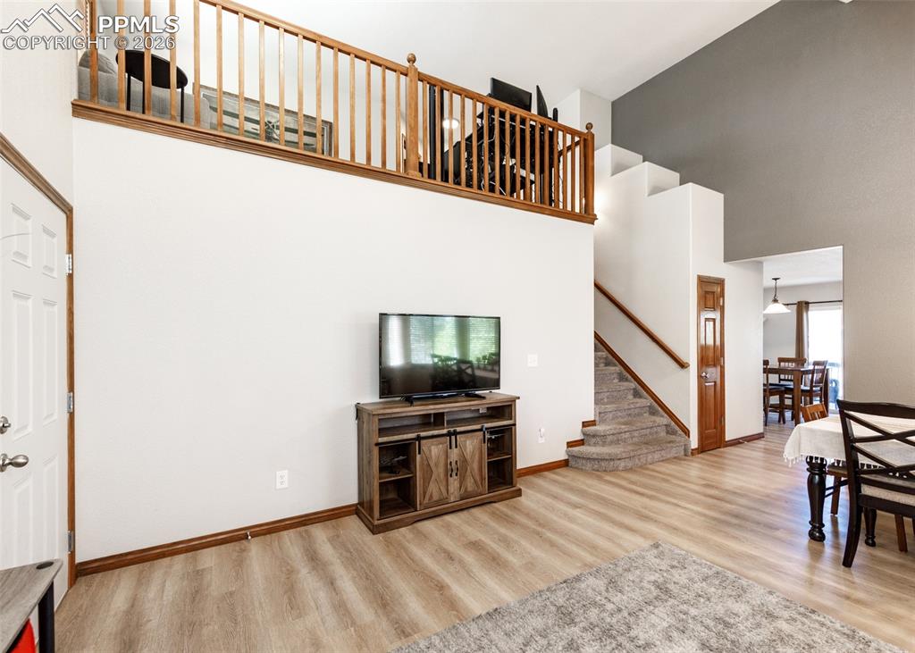 Image 9 of 50: Living Room