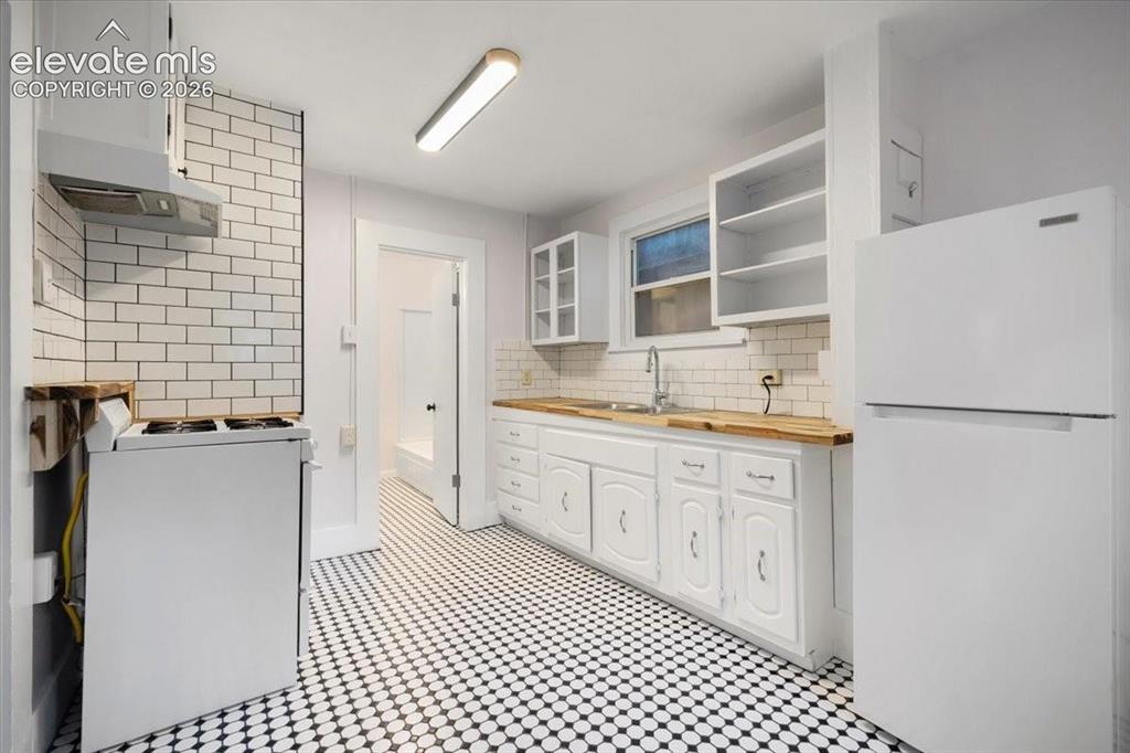 Image 21 of 39: Cottage 3 - 1 bed, 1 bath, refreshed kitchen
