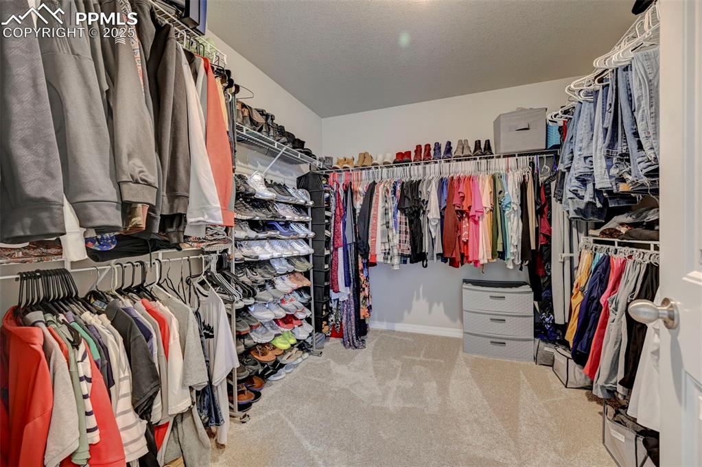 Image 24 of 39: Closet