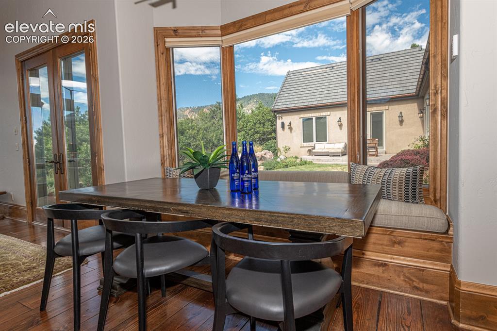 Image 14 of 50: Eat in kitchen breakfast nook