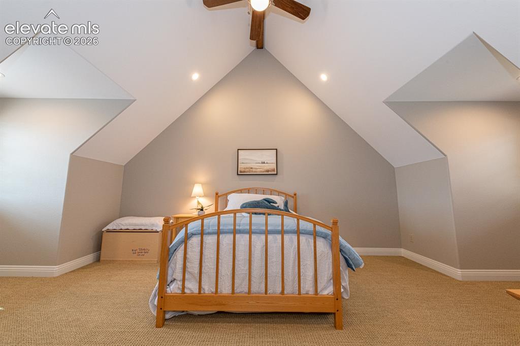 Image 40 of 50: Upstairs en-suite bedroom 2