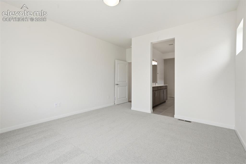 Image 21 of 42: Bedroom