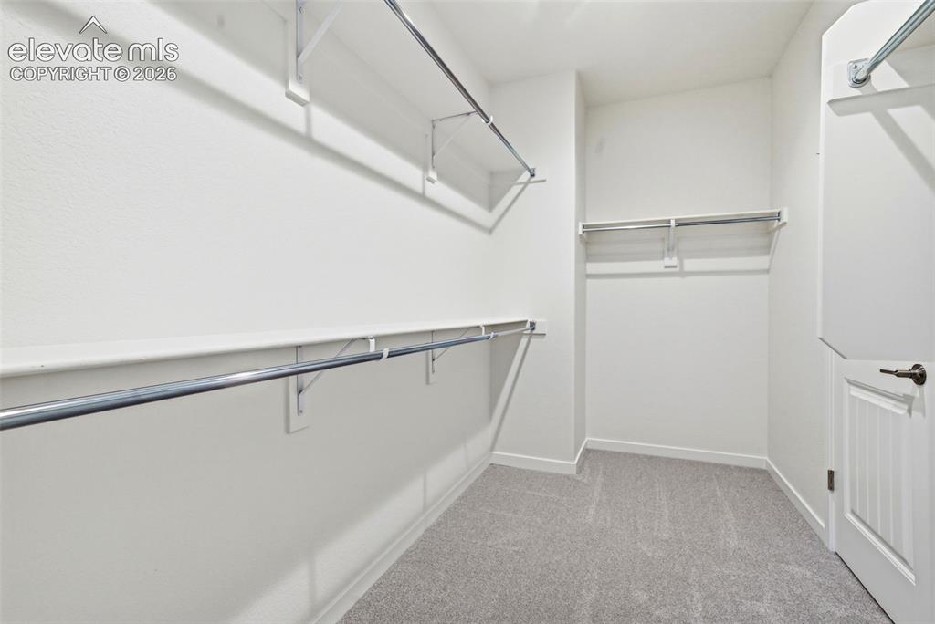 Image 25 of 42: Closet