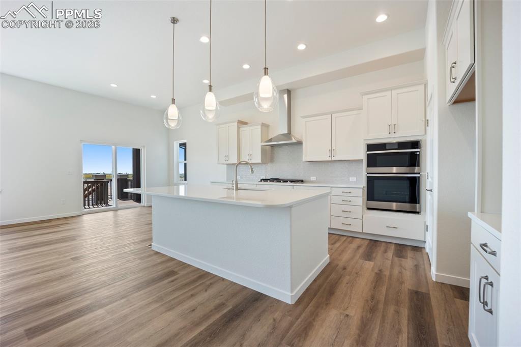 Image 3 of 15: Similar model in photo, may not have the same selections.