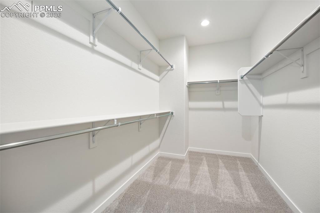 Image 8 of 15: Similar model in photo, may not have the same selections.