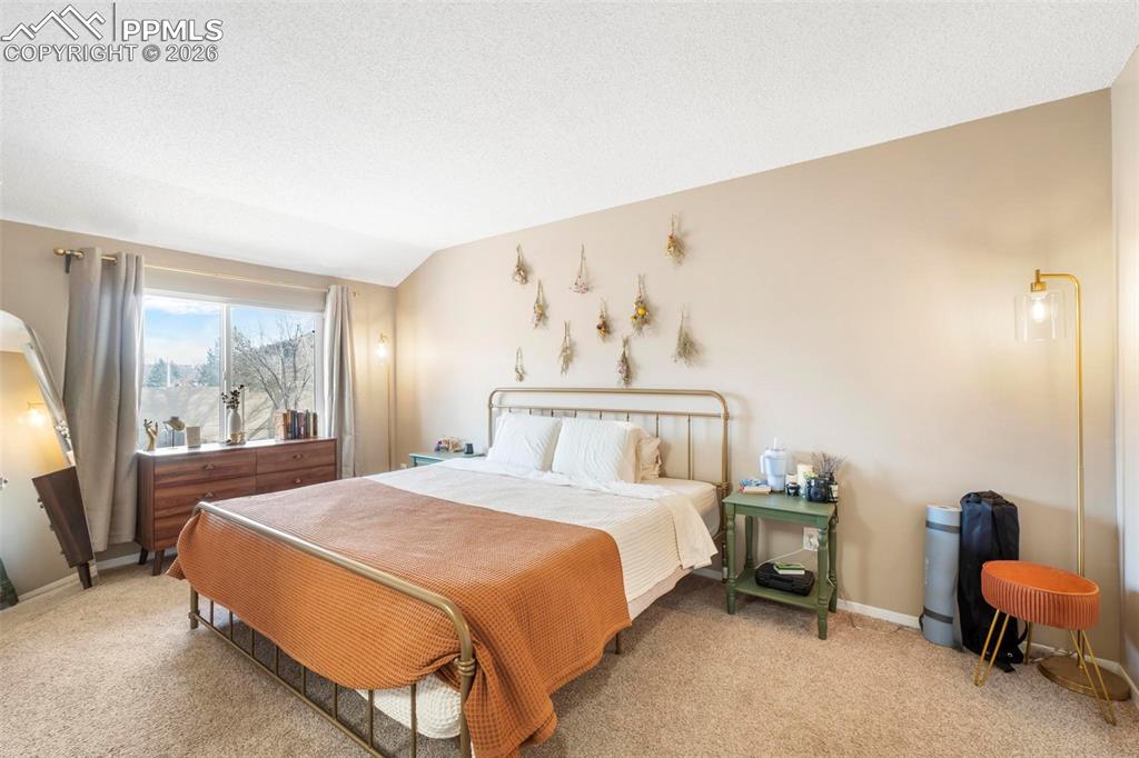 Image 11 of 25: Bedroom