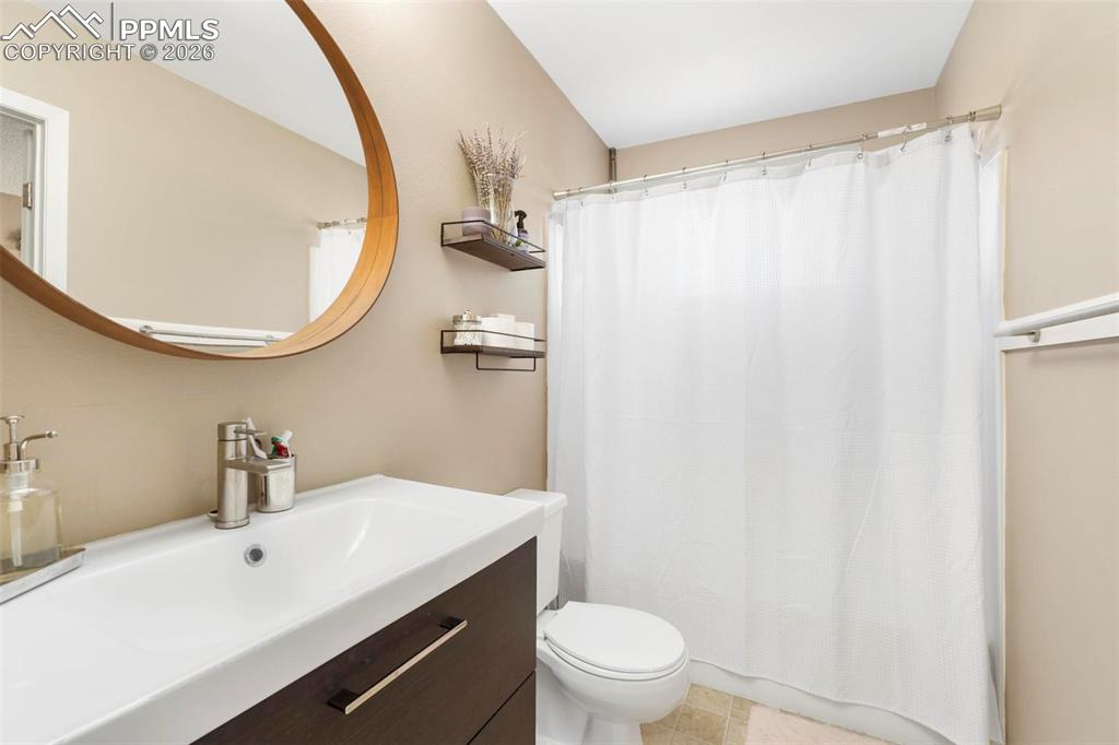 Image 12 of 25: Bathroom