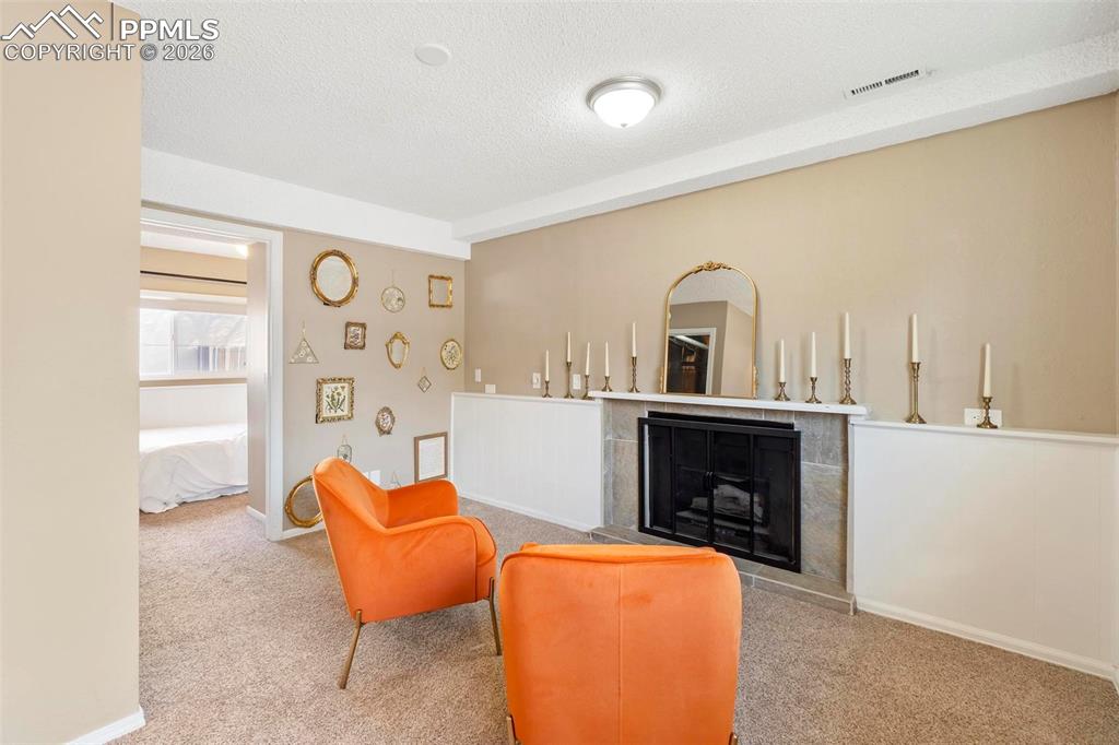 Image 15 of 25: Sitting Room