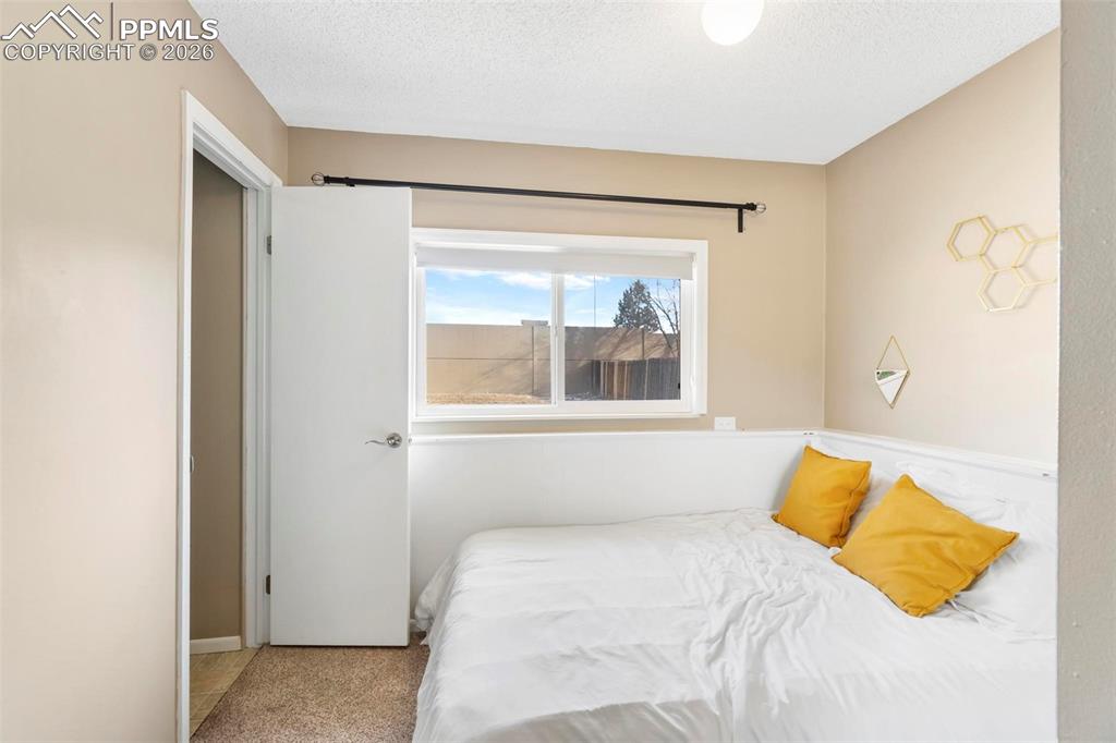 Image 17 of 25: Bedroom