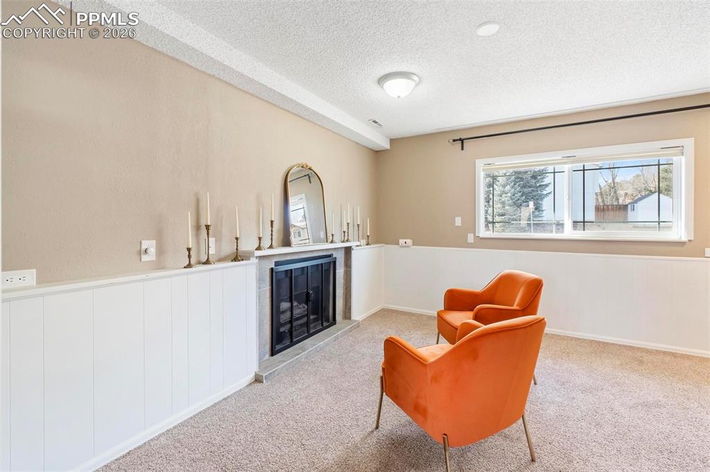 Image 18 of 25: Sitting Room