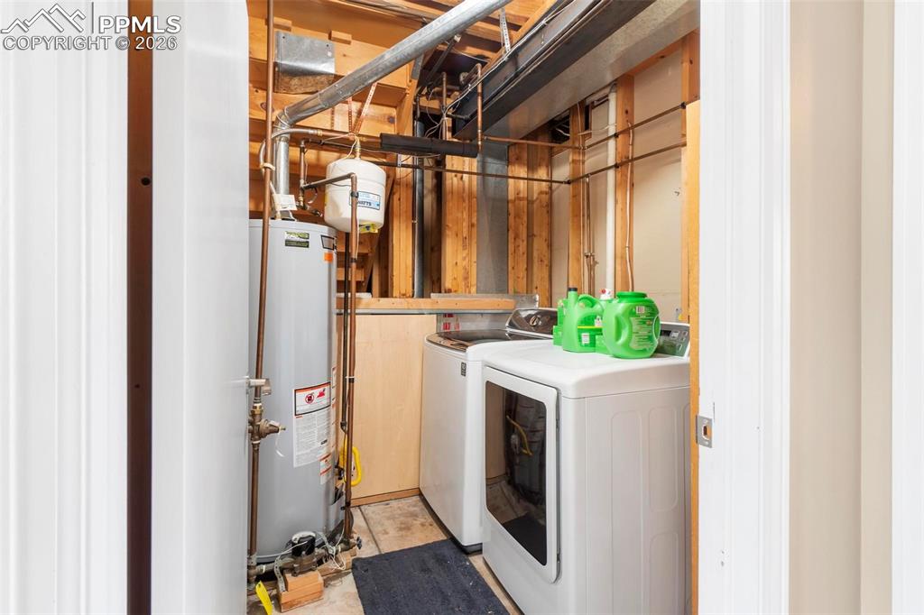 Image 20 of 25: Laundry