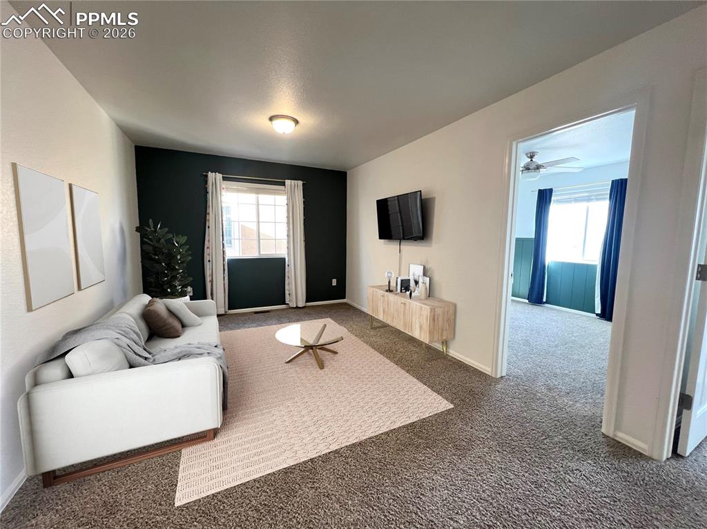 Image 17 of 40: Living Room