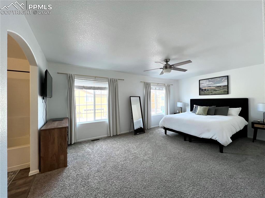 Image 23 of 40: Bedroom