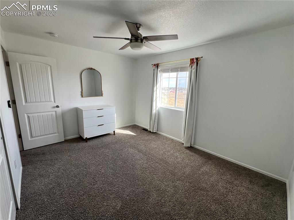 Image 33 of 40: Bedroom