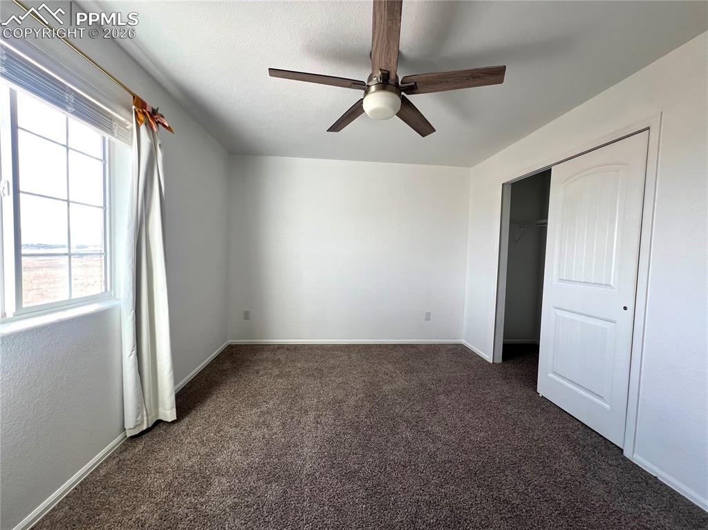 Image 34 of 40: Bedroom