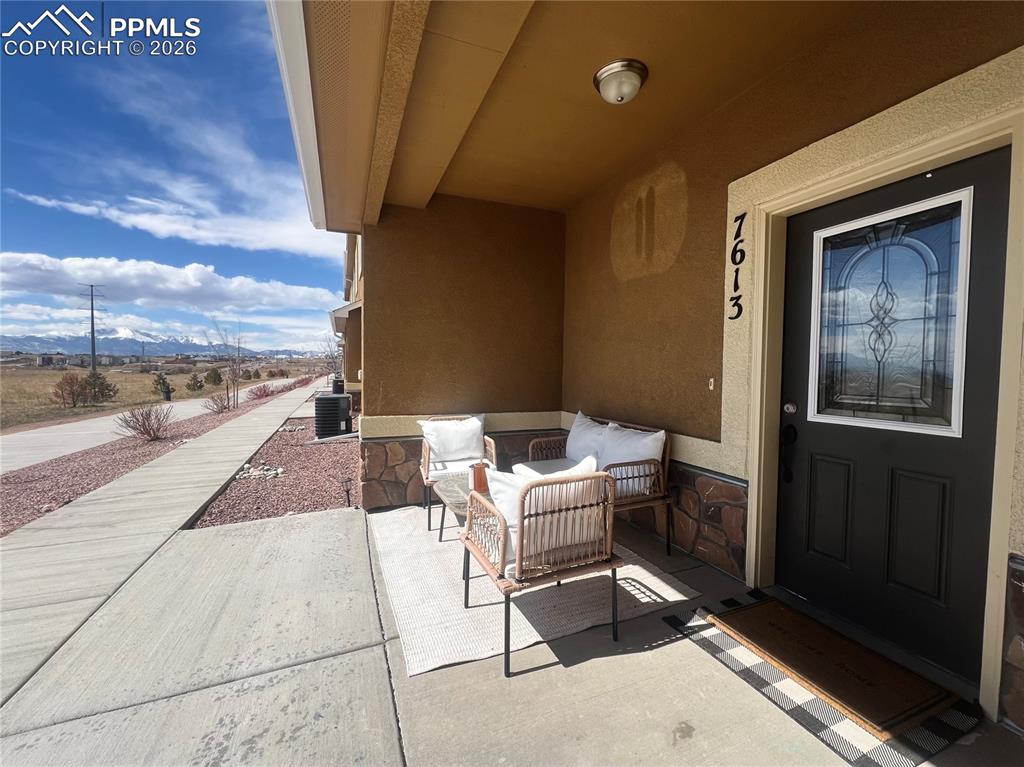 Image 39 of 40: Entry