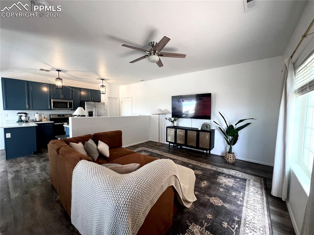 Image 4 of 40: Living Room