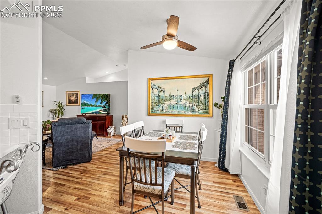 Image 14 of 42: Dining Area