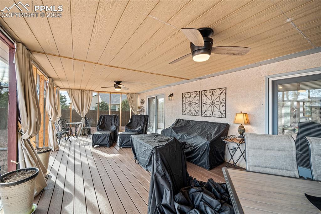 Image 29 of 42: Deck