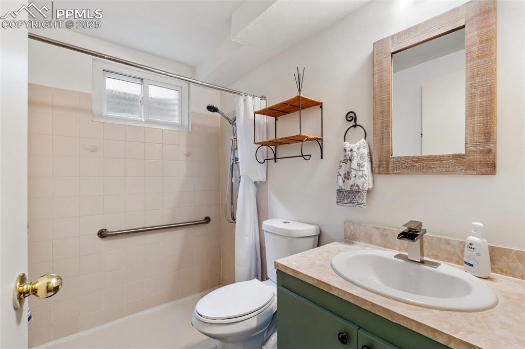 Image 31 of 45: Basement bath